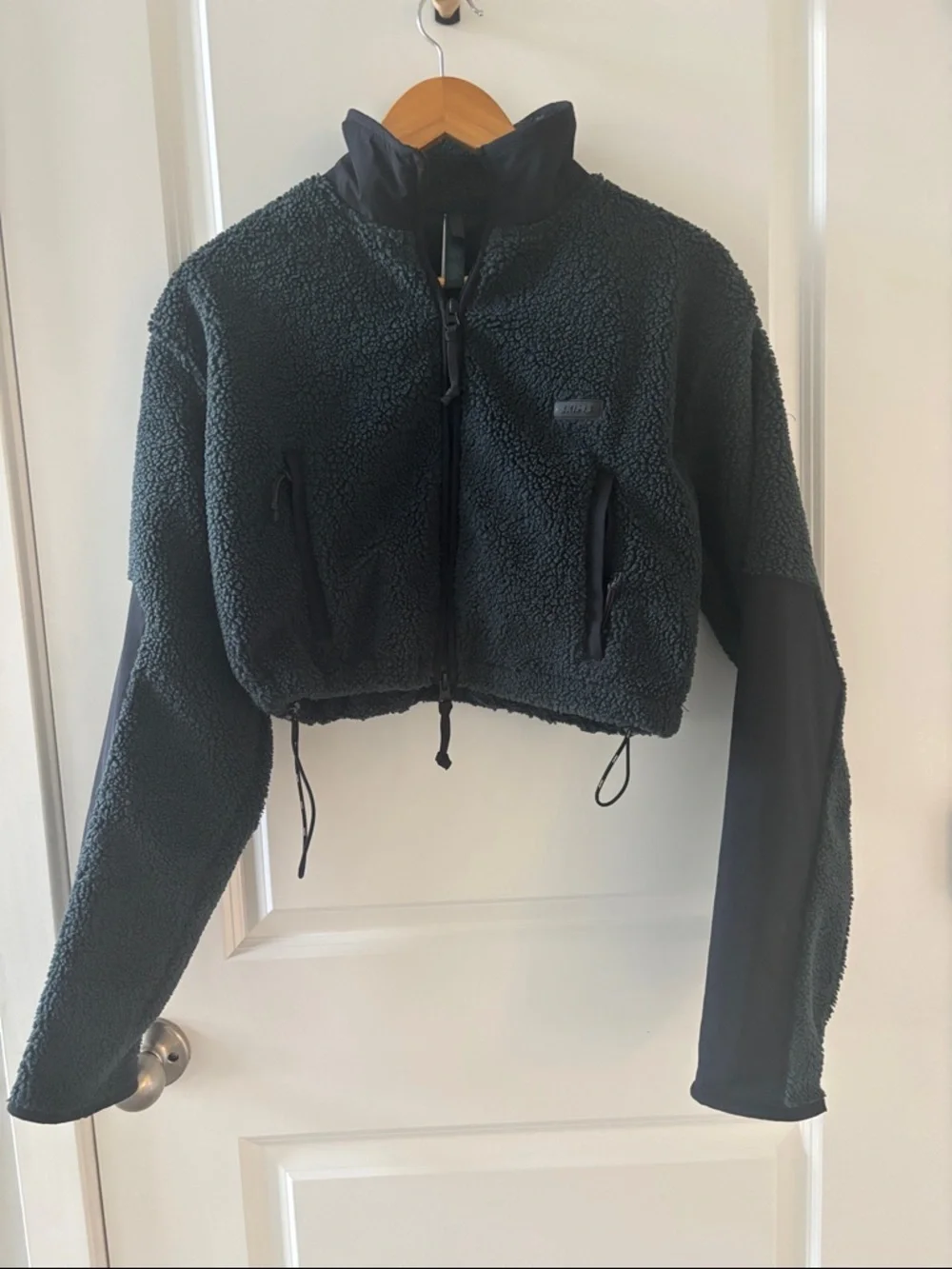 SKIMS Teddy Cropped Zip-Up Jacket - Picture 5 of 11